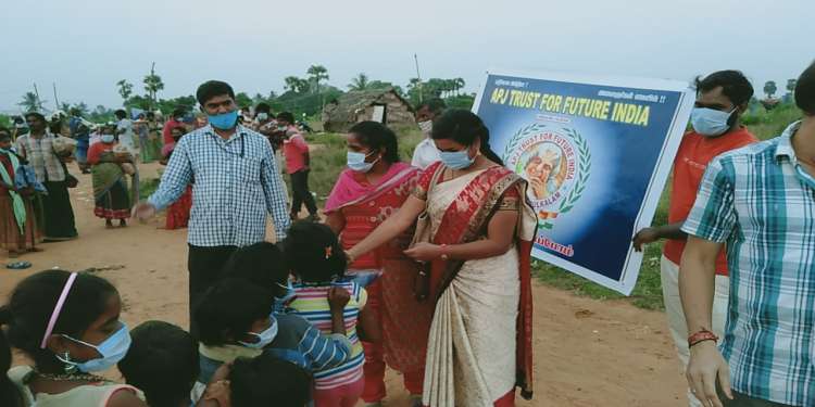 BLANKET DISTRIBUTE TO POOR PEOPLES